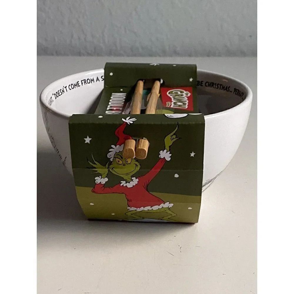 Dr Seuss The Grinch and Max Christmas RAMEN Noodle BOWL With Wood Chopsticks NEW - Picture 4 of 7